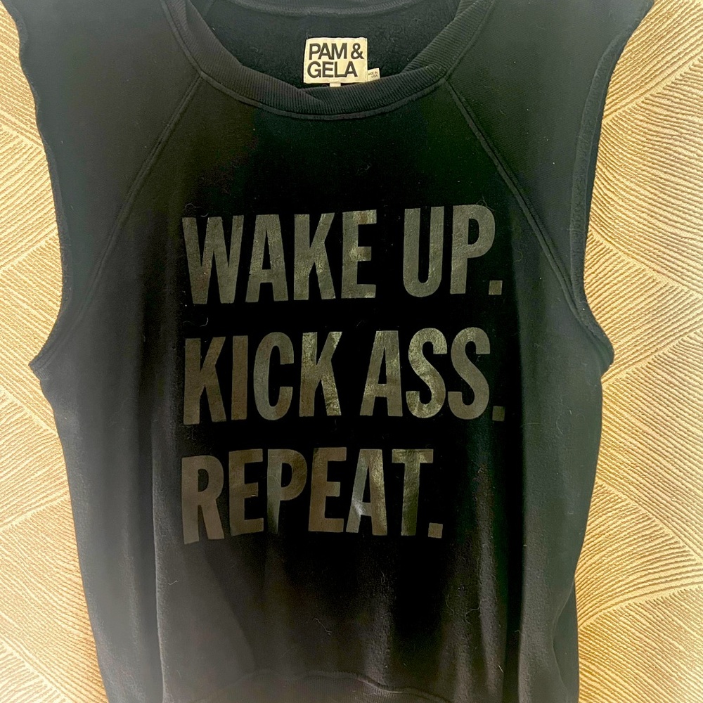 Black sleeveless sweatshirt with zip low back
